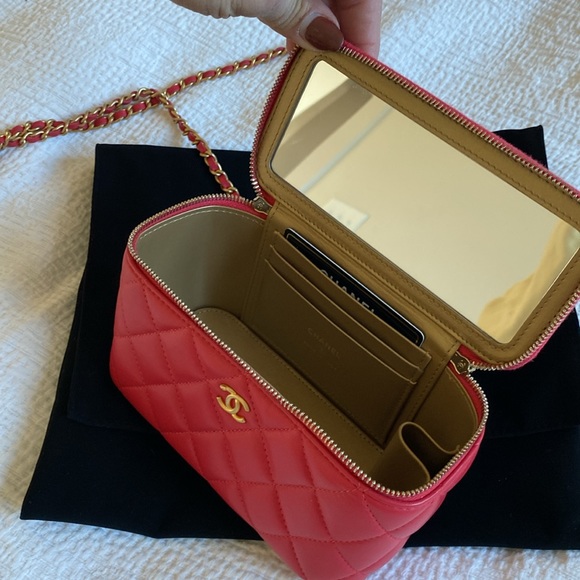Chanel Red Mini Vanity Case. - Picture 5 of 9